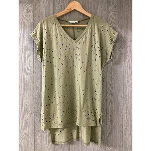 Distressed v-neck step hem tee NEW